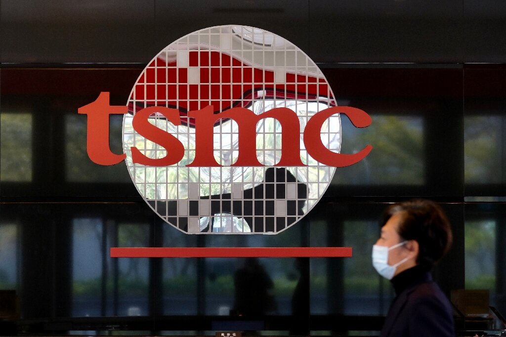 Taiwan’s TSMC begins mass production of 3nm chips