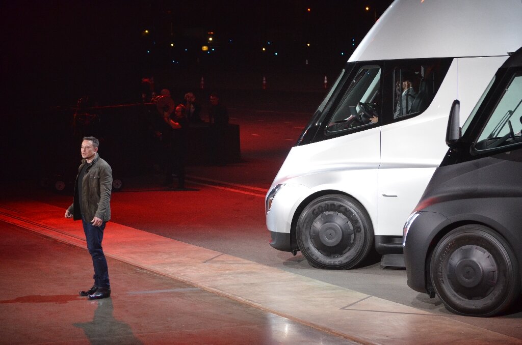 Tesla to deliver 1st electric semis to PepsiCo in December