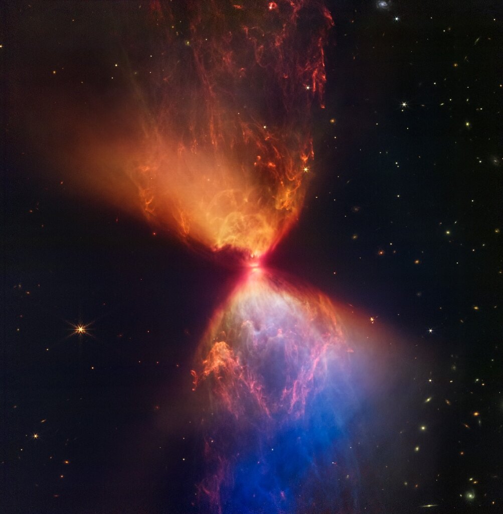 De Webb-telescoop onthult een gloeiende zandloper van stervorming