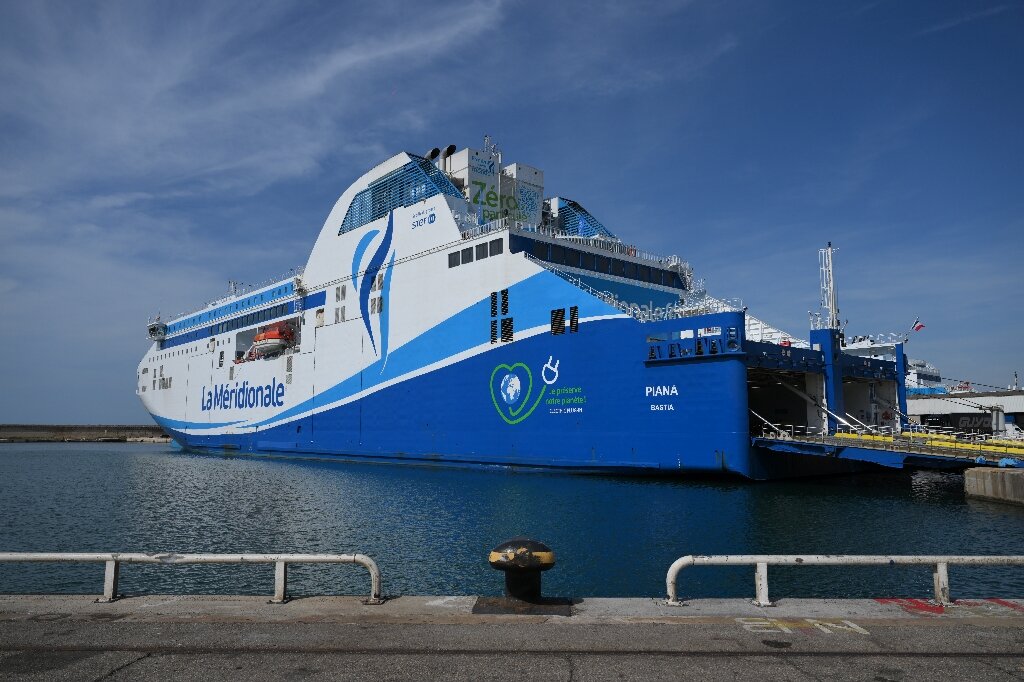 Filtered ferry engines hailed for tackling air pollution