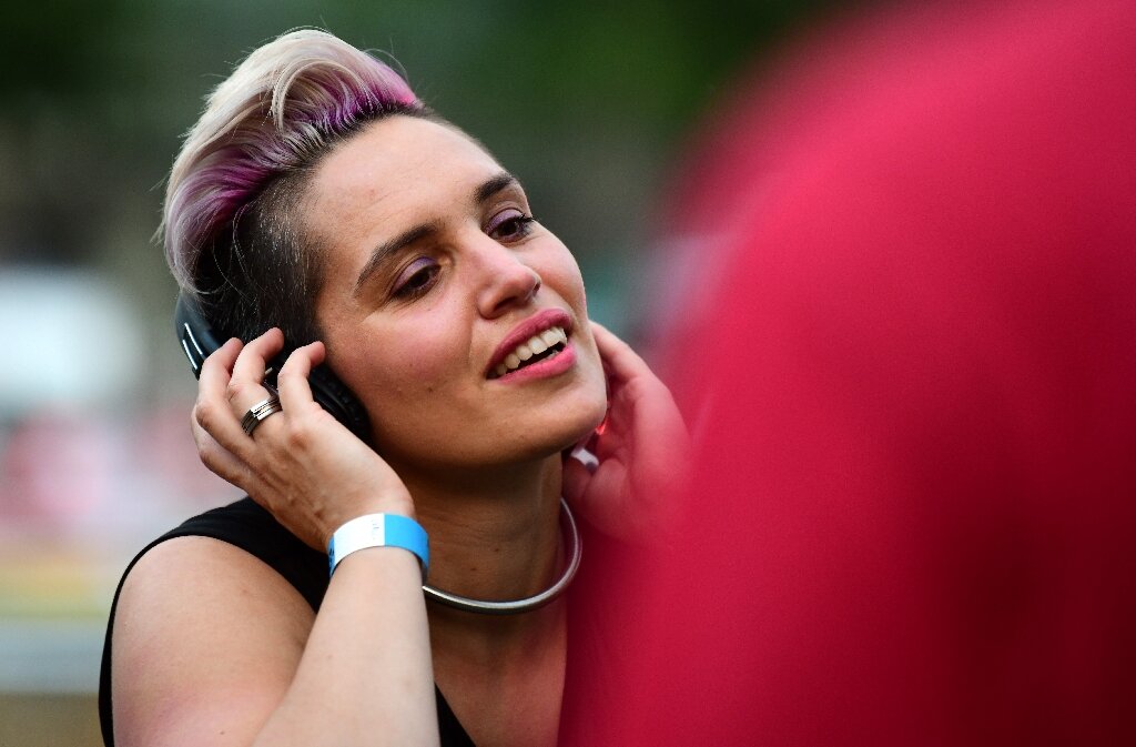 Billion youth risk hearing loss from headphones, venues: study