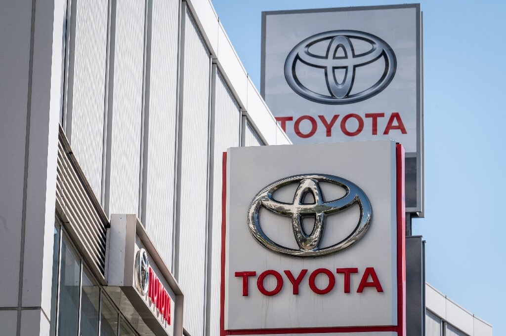 #Toyota keeps net profit forecast despite production woes