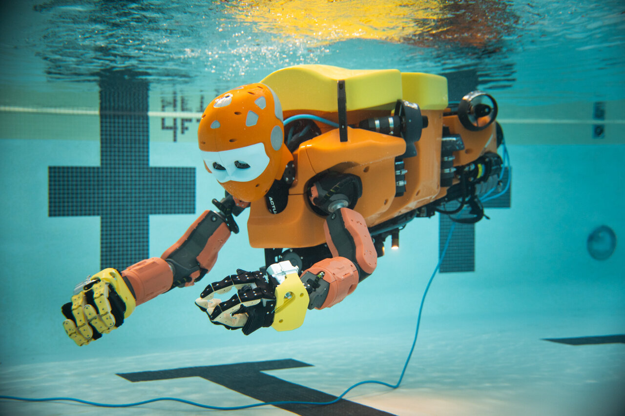 underwater robot connects humans' sight and touch to deep sea