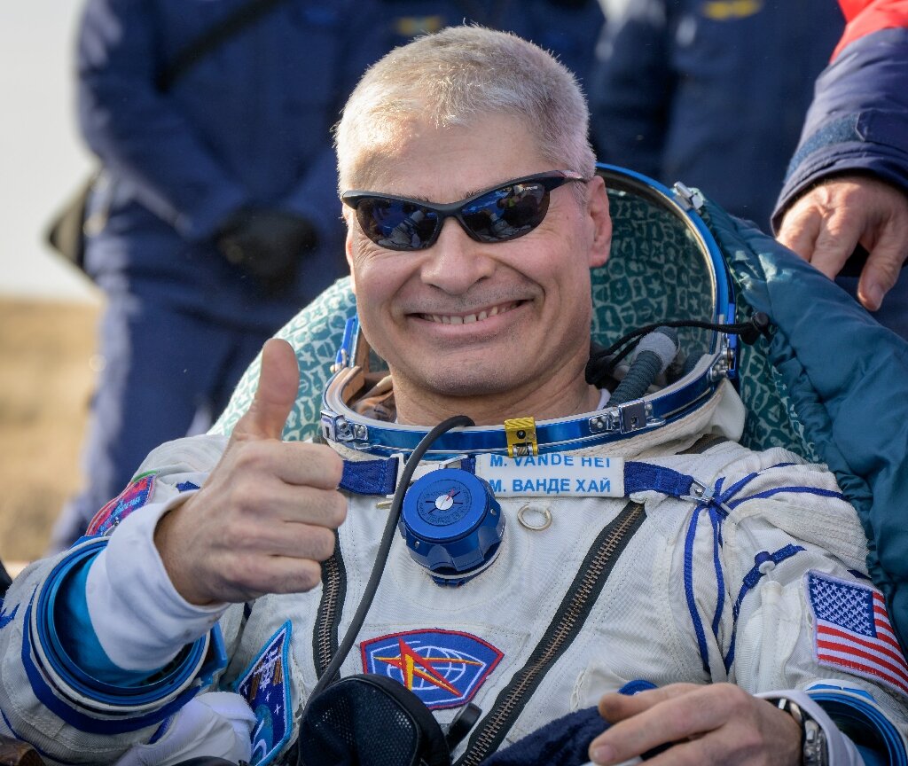 En el espacio, los rusos y los estadounidenses siguen siendo «queridos amigos» (astronauta)
