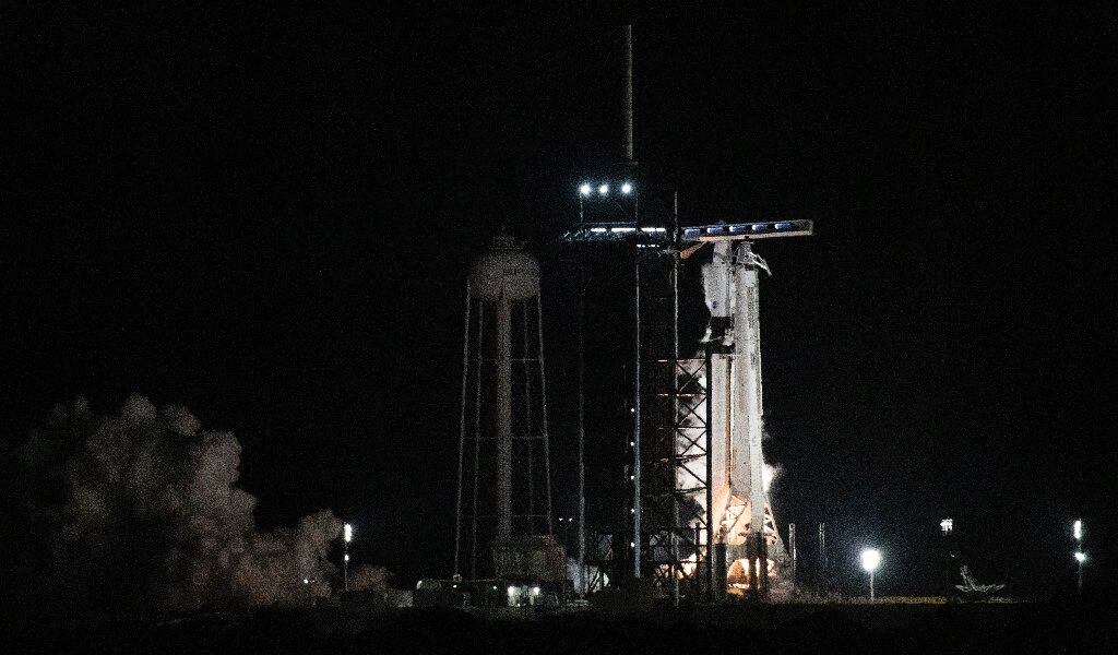 Załoga SpaceX Dragon startuje na Międzynarodową Stację Kosmiczną