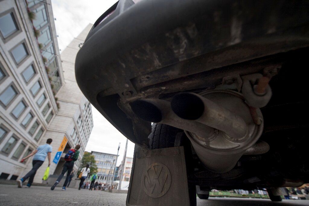Eight EU countries oppose bloc’s car emissions limits