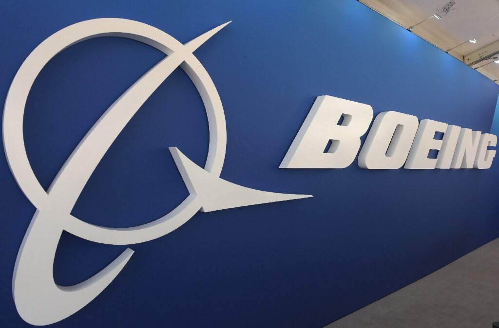 Boeing shares dive on latest MAX issue