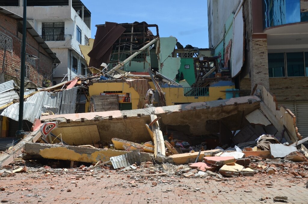 At least 14 killed as strong quake jolts Ecuador and Peru