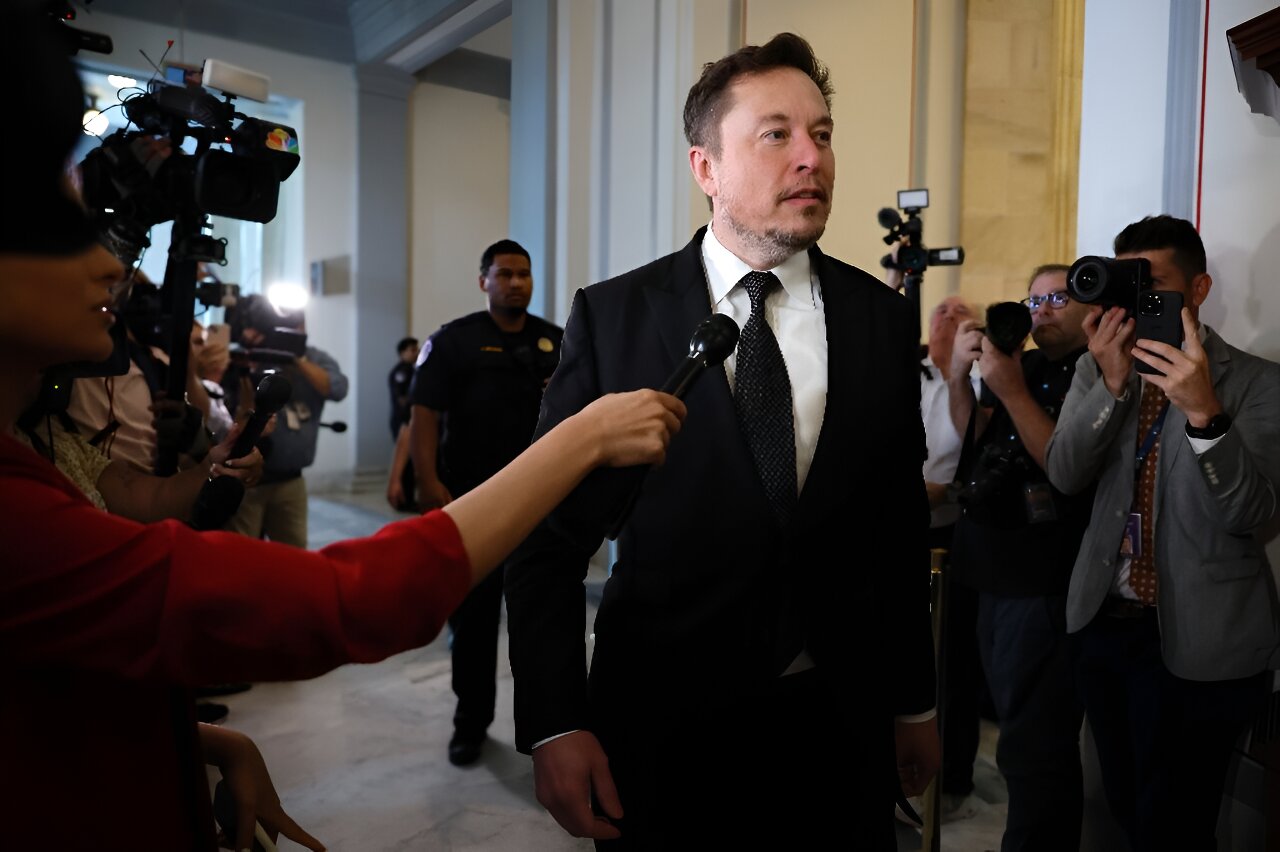 Musk’s X strips headlines from news links