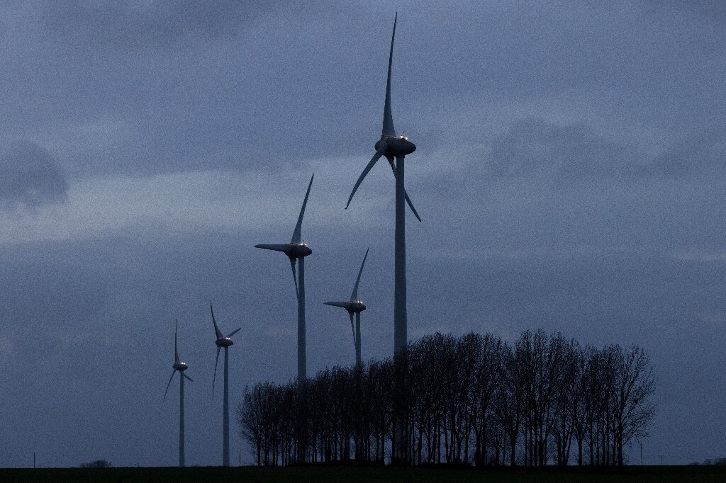 France pushes forward with plan to speed up renewables