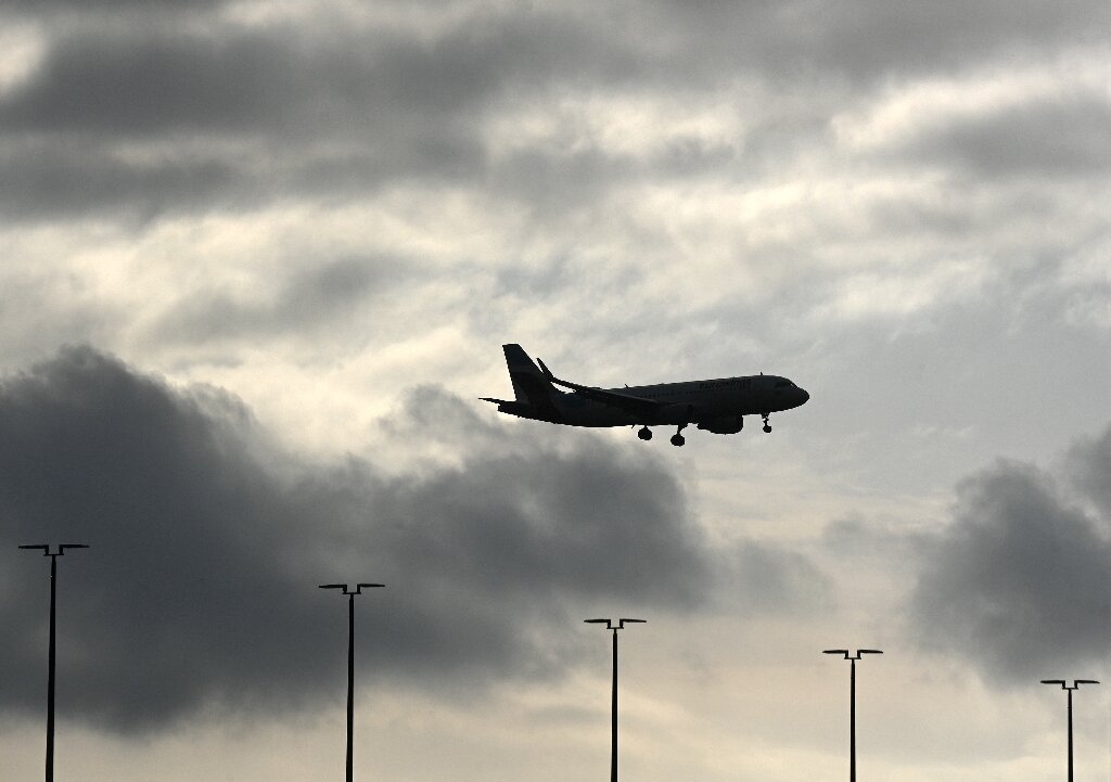 #Hundreds of flights axed as German airport staff strike