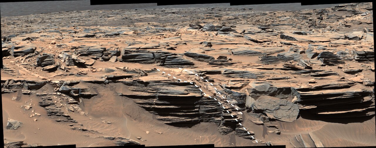Mars, zlom mezi horninami