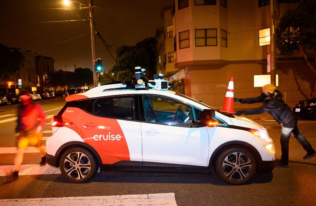 San Francisco’s race for robo-taxis cleaves sharp divide over safety