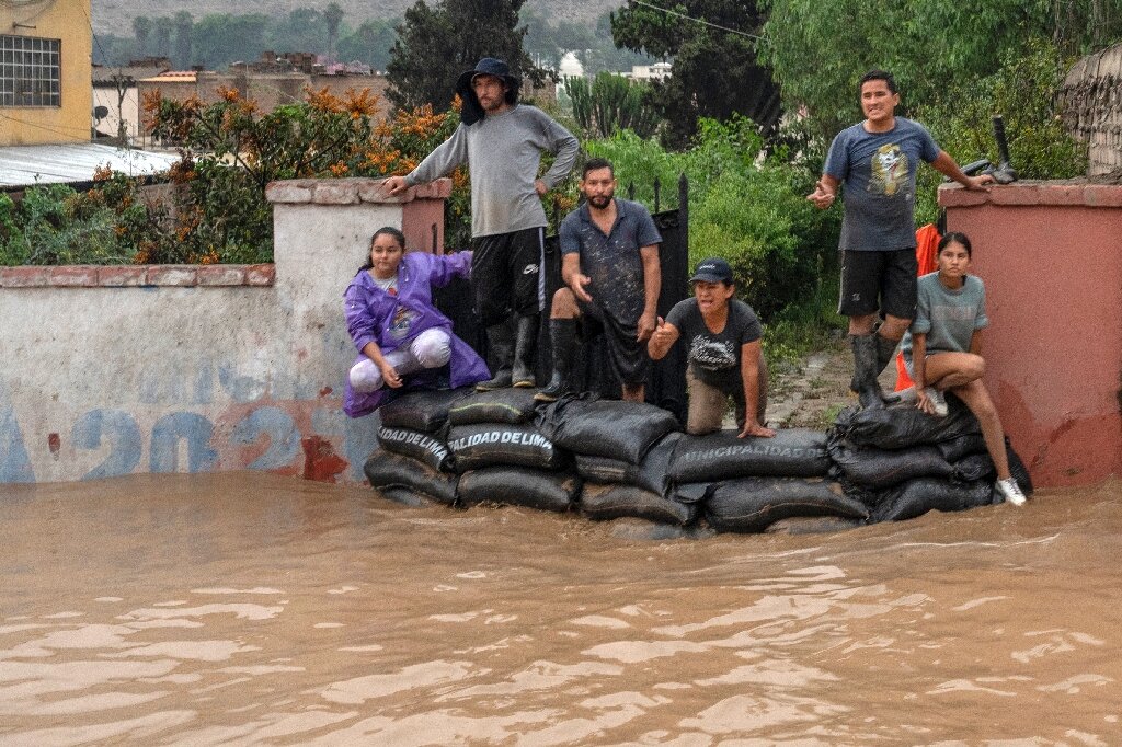 #Sorrow in Peru as mudslides destroy homes