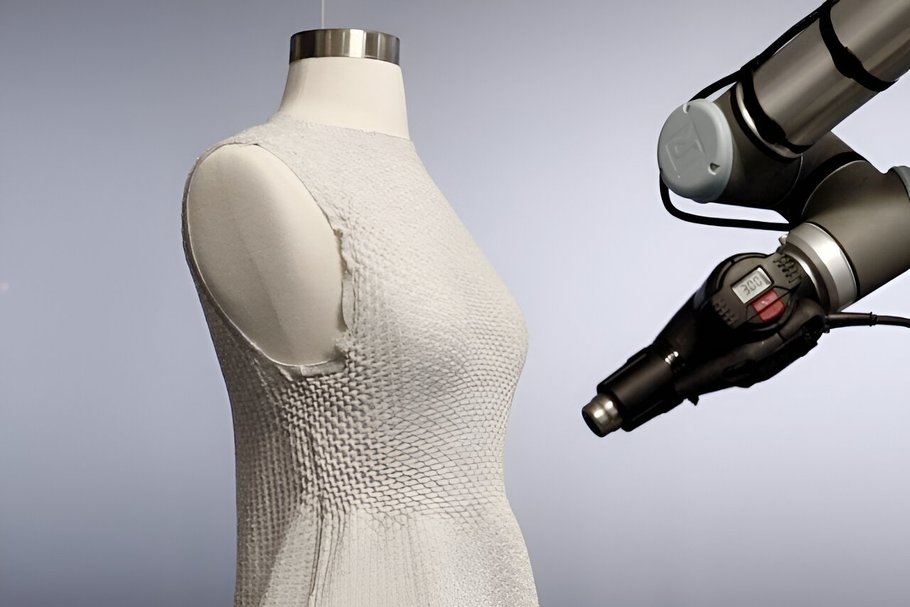 #4D Knit Dress robot uses several technologies to create a custom design and a custom fit