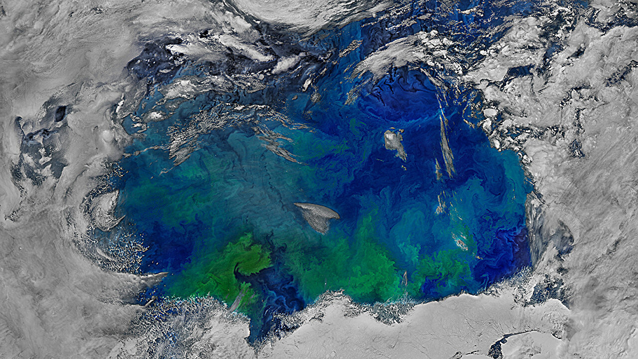 Climate model simulates unusually high heat over the Southern Ocean