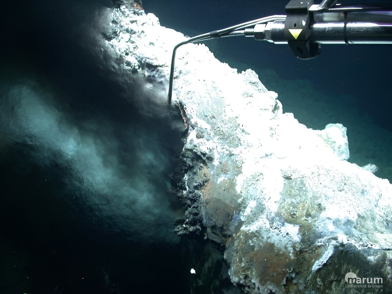 Исследование недавно открытых гидротермальных источников на глубине 3000 метров у Шпицбергена