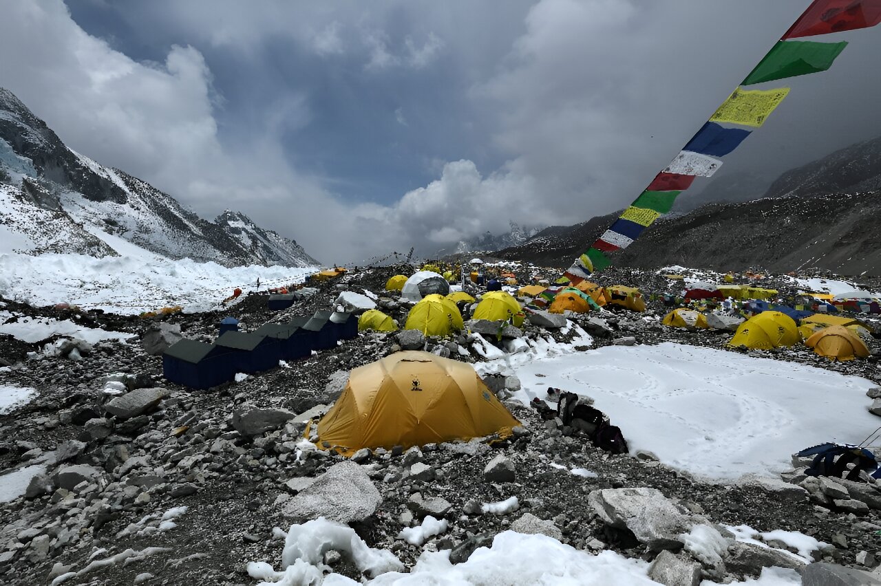 As ice melts, Everest's 'death zone' gives up its ghosts