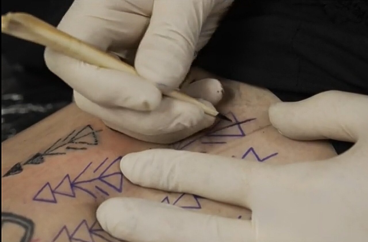 You can use this patch to tattoo yourself without pain or shedding blood