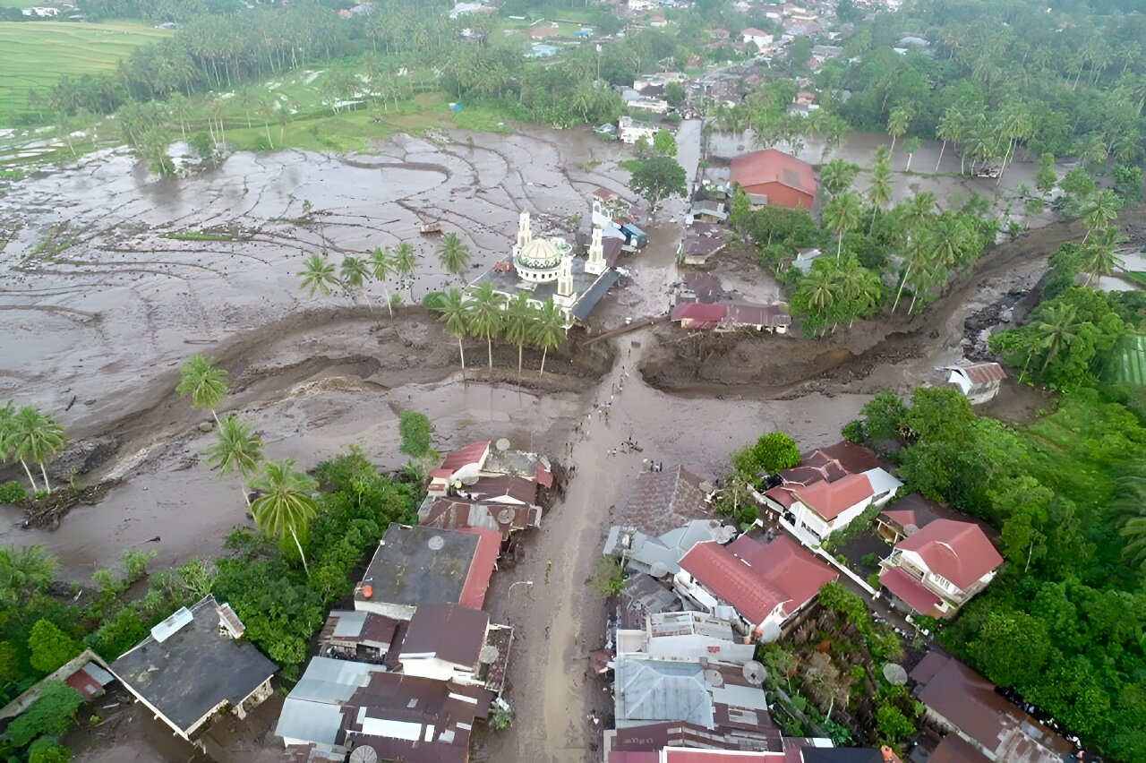 #Indonesia flood death toll rises to 41 with 17 missing