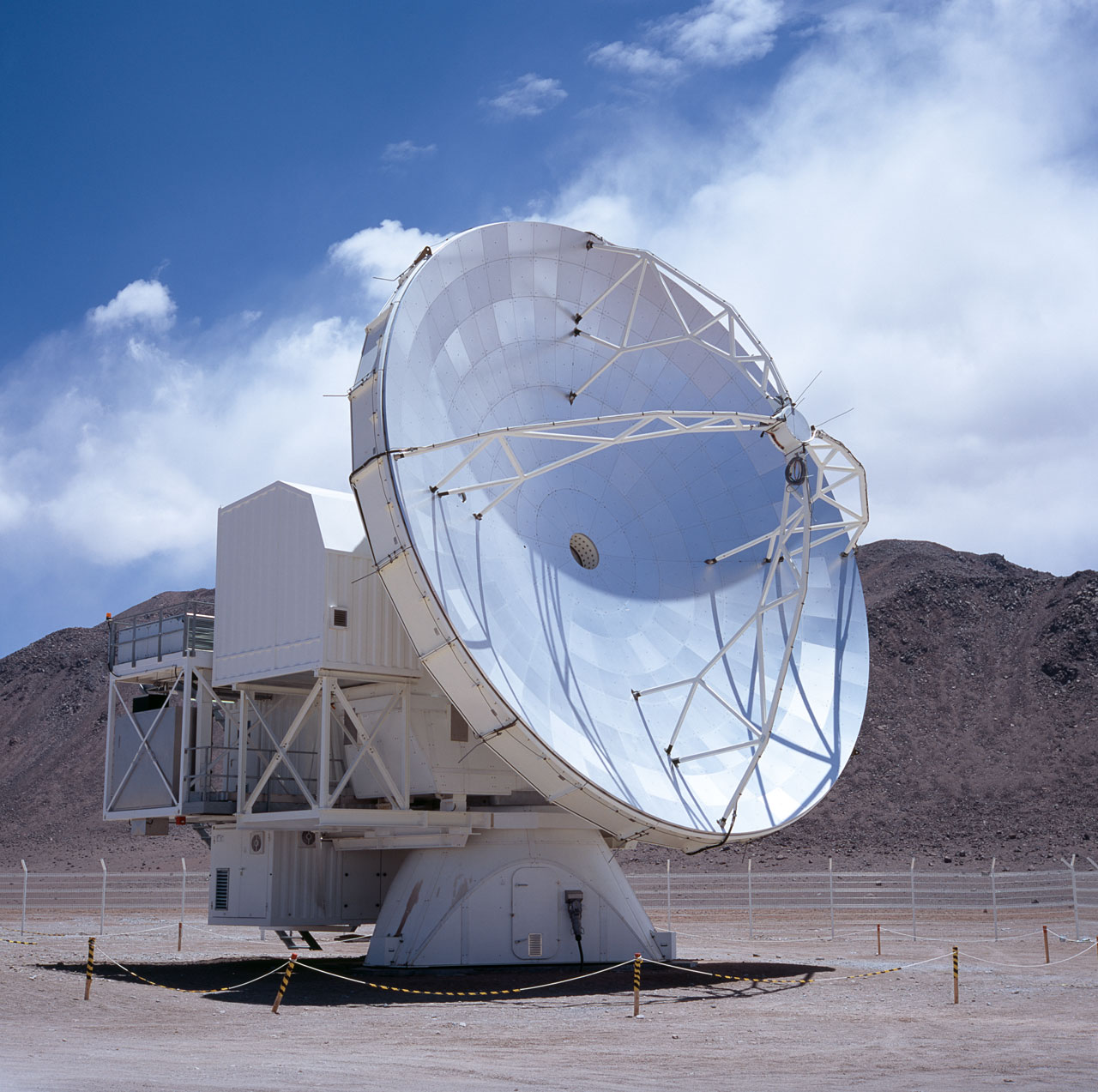 News - Lunar eclipse observed with a radio telescope - ALMA