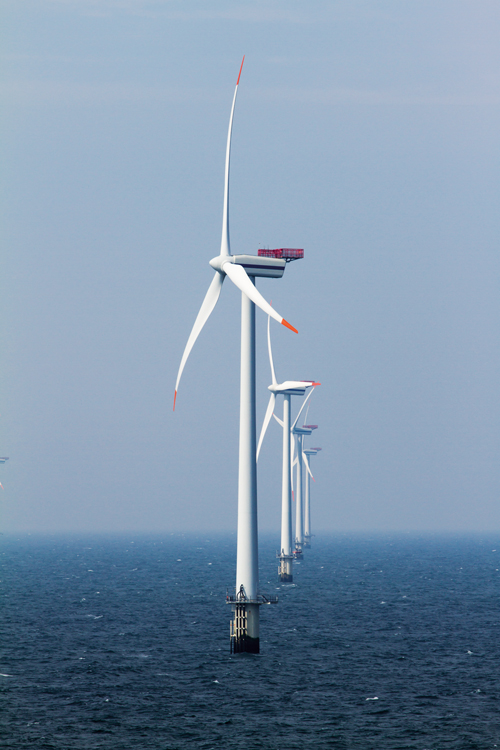 Windmills at sea can break like matches