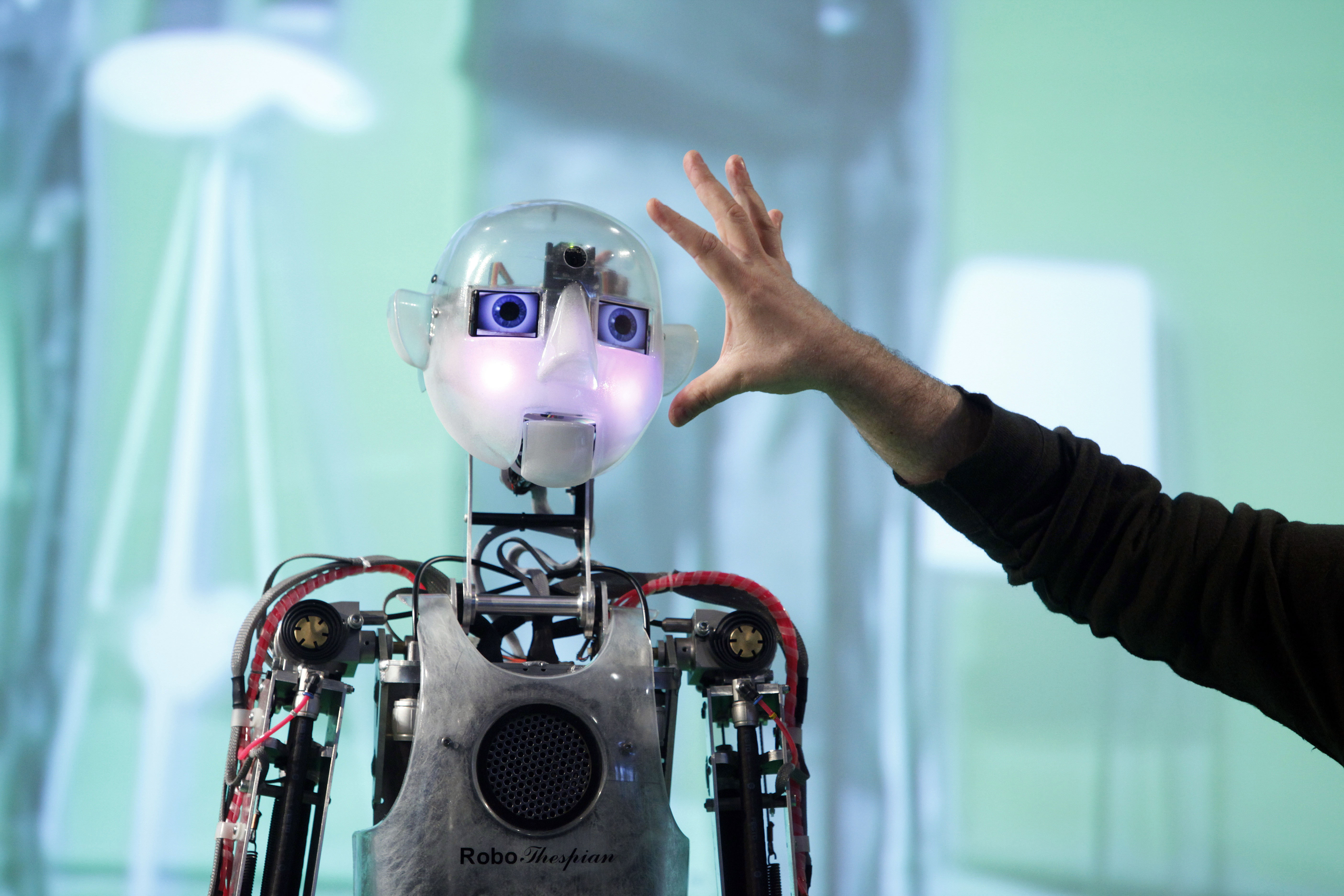 Продвинутый робот. Робот. Современные роботы. Робот с искусственным интеллектом. Роботы и робототехника.