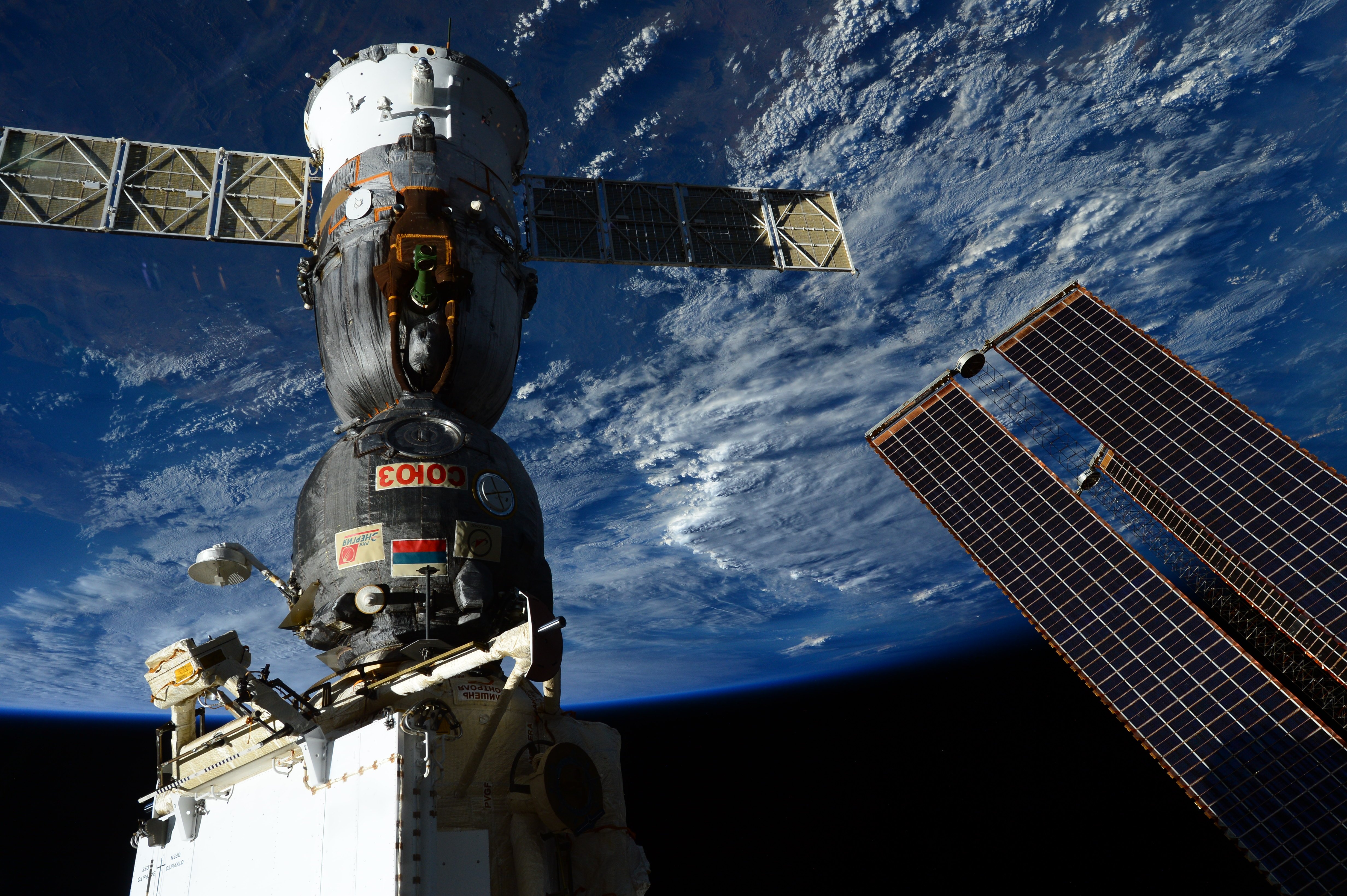 Фото космического корабля в космосе. Пилотируемый космический корабль Союз-ТМА. Космический корабль «Союз ТМА-21». Космических аппаратов («космос», «интеркосмос», «Метеор» «Целина»).. Космос 1408 Спутник.