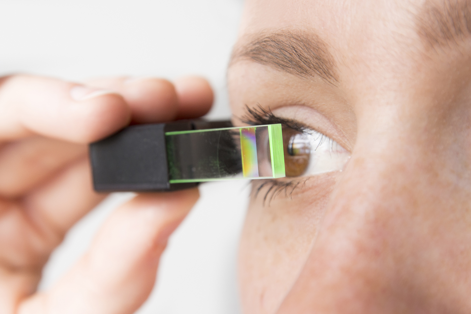 Включи глаз экрана. Дисплей на глаз. Ли технологии дополненной реальности линзы. История развития очков. Картинка глазами в Google Glass.