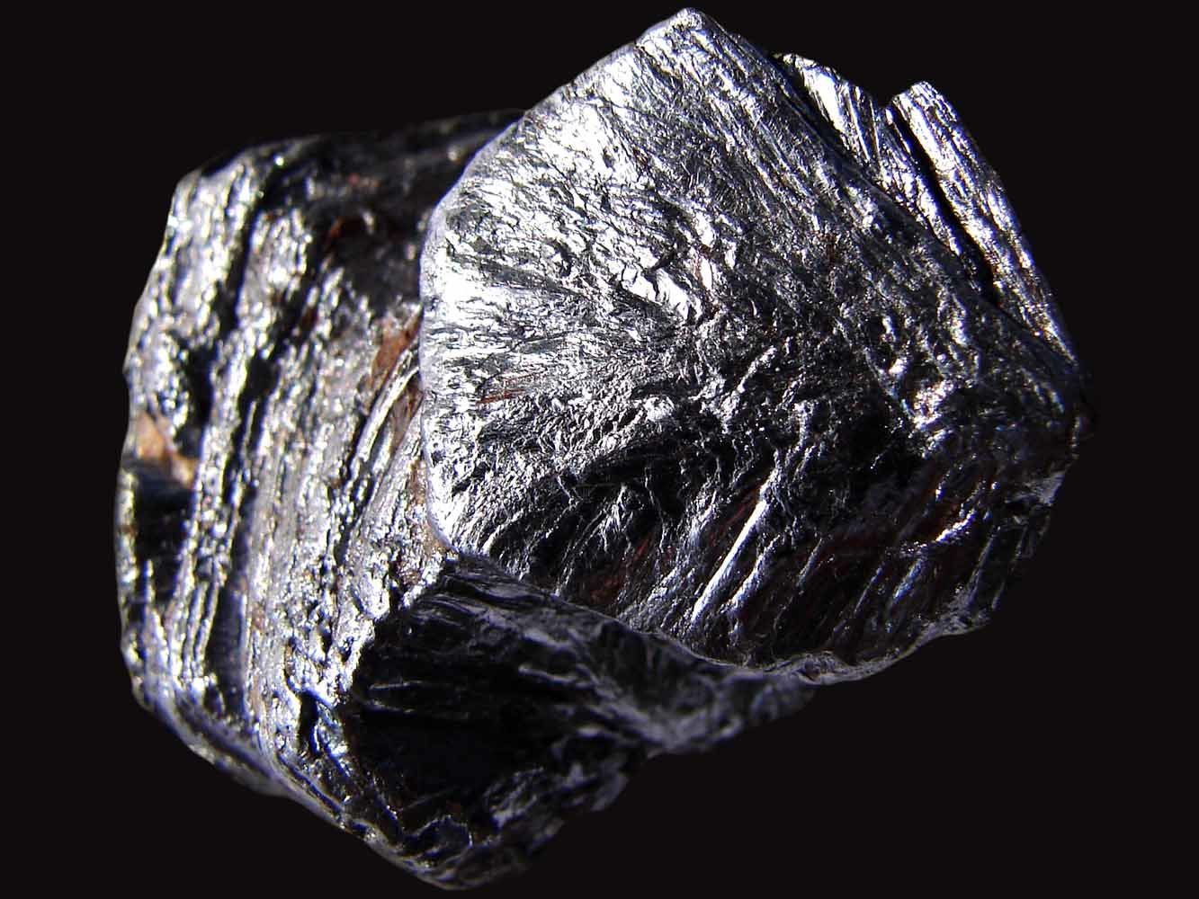 Тугоплавкие металлы и сплавы. Минералы ниобия. Молибденит минерал. Молибден металл. Кристалл молибдена.