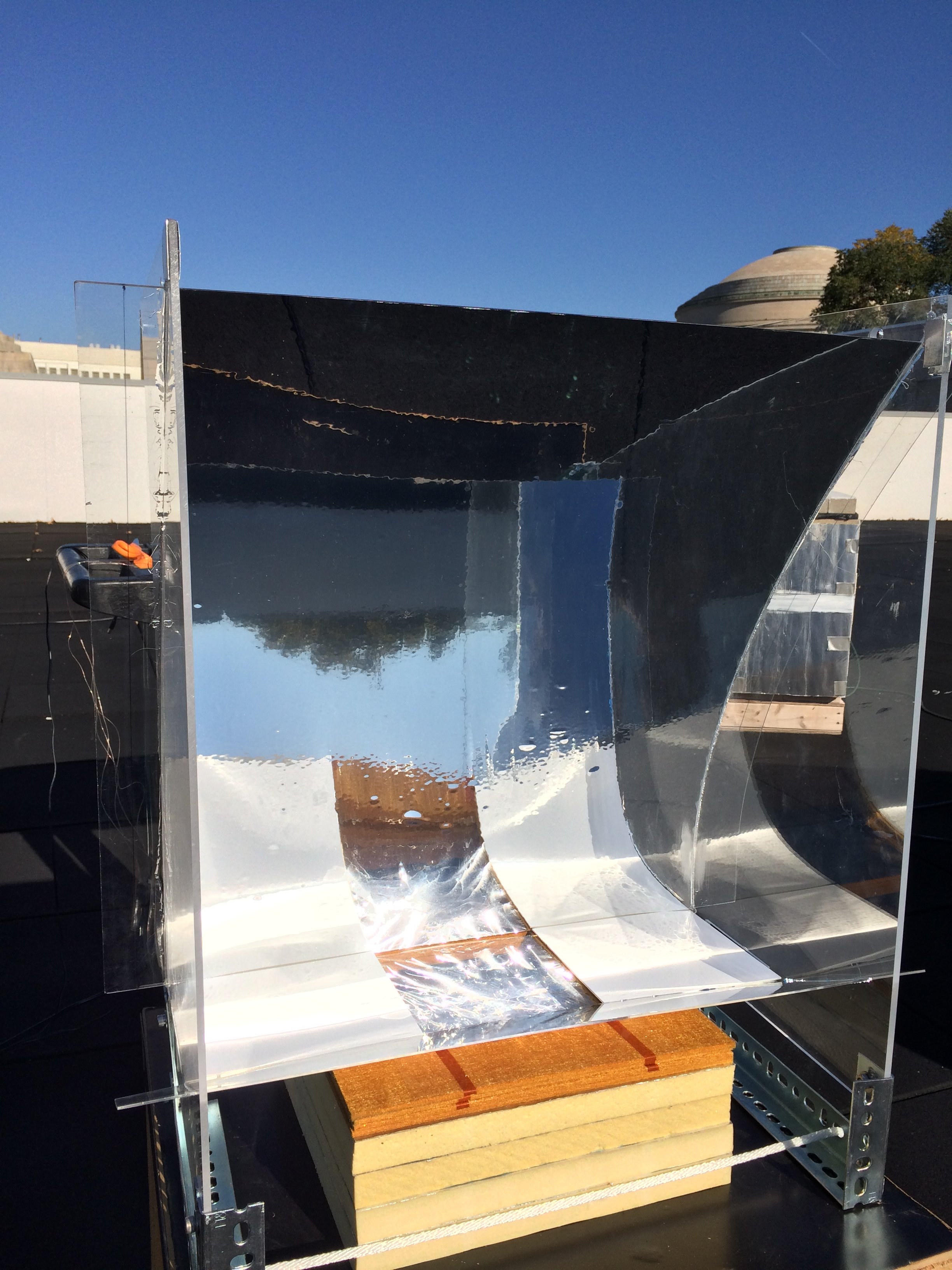 Sun-soaking device turns water into superheated steam, MIT News