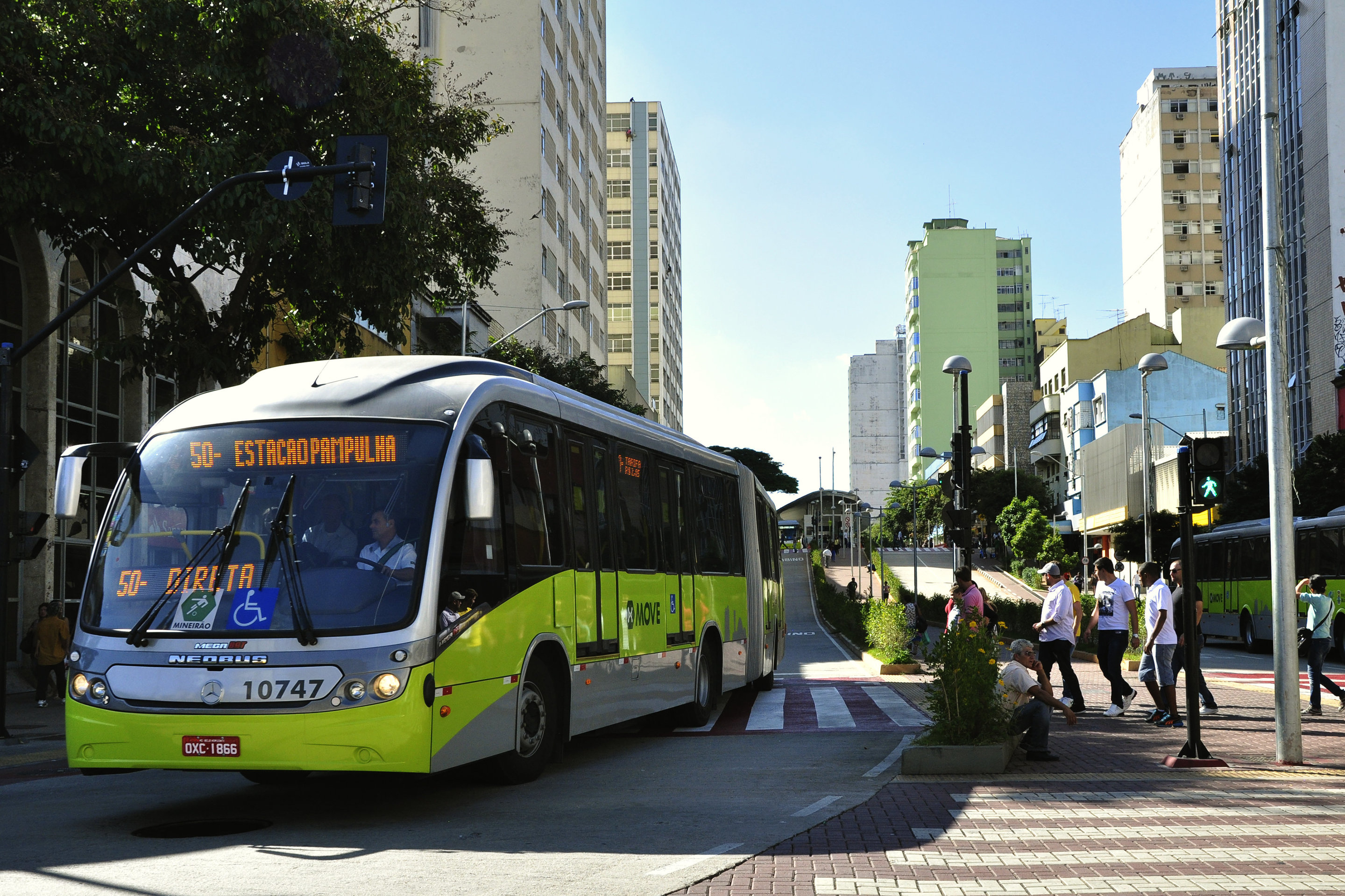 Использование общественного транспорта. Йоханнесбург городской транспорт. Автобус. Современный городской автобус. Современные городской странспорт.