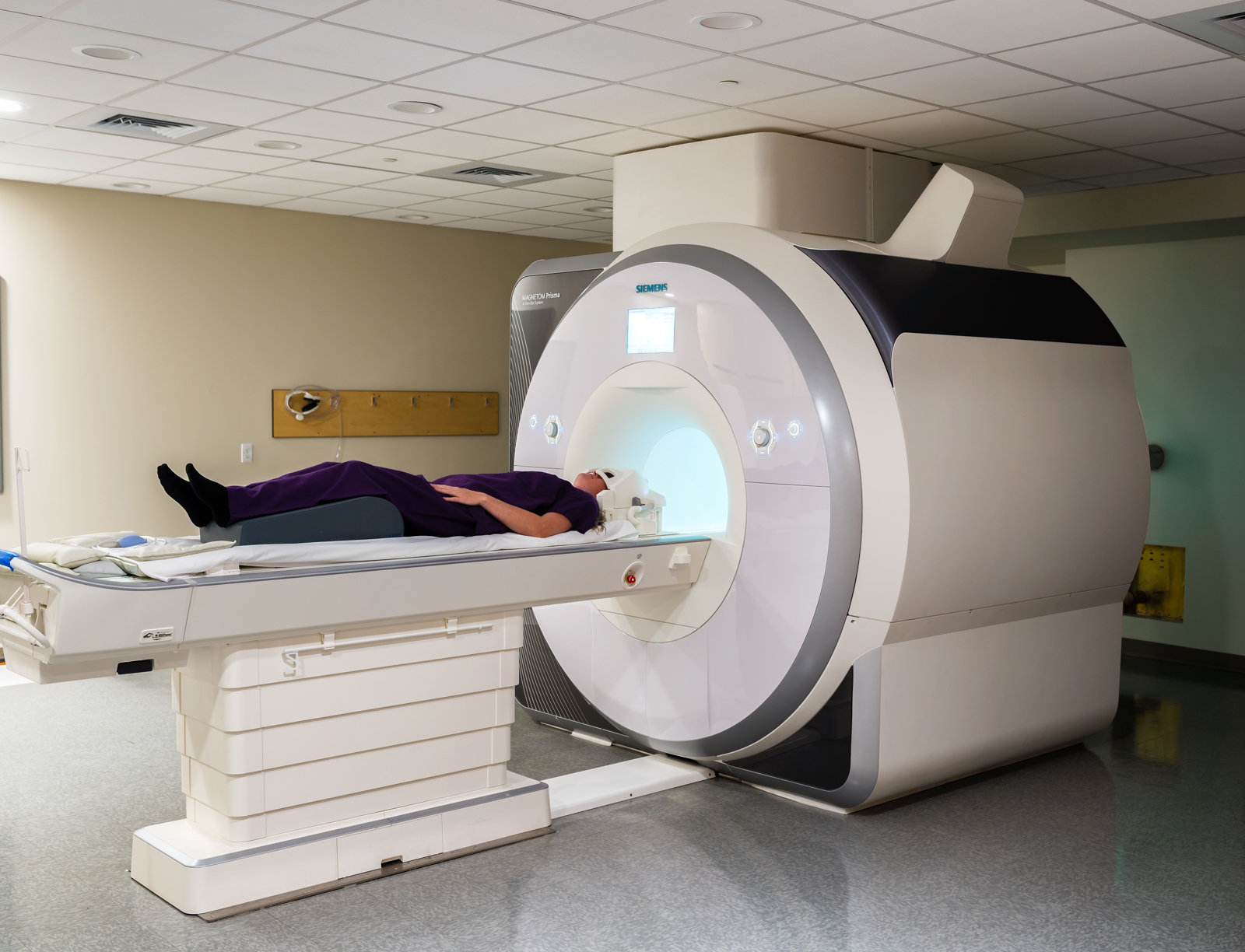 Мрт головного мозга санкт петербург. Функциональная магнитно-резонансная томография (ФМРТ). Functional Magnetic Resonance Imaging (FMRI). Магнито-резонансный томограф o-scan. Мрт и ФМРТ.