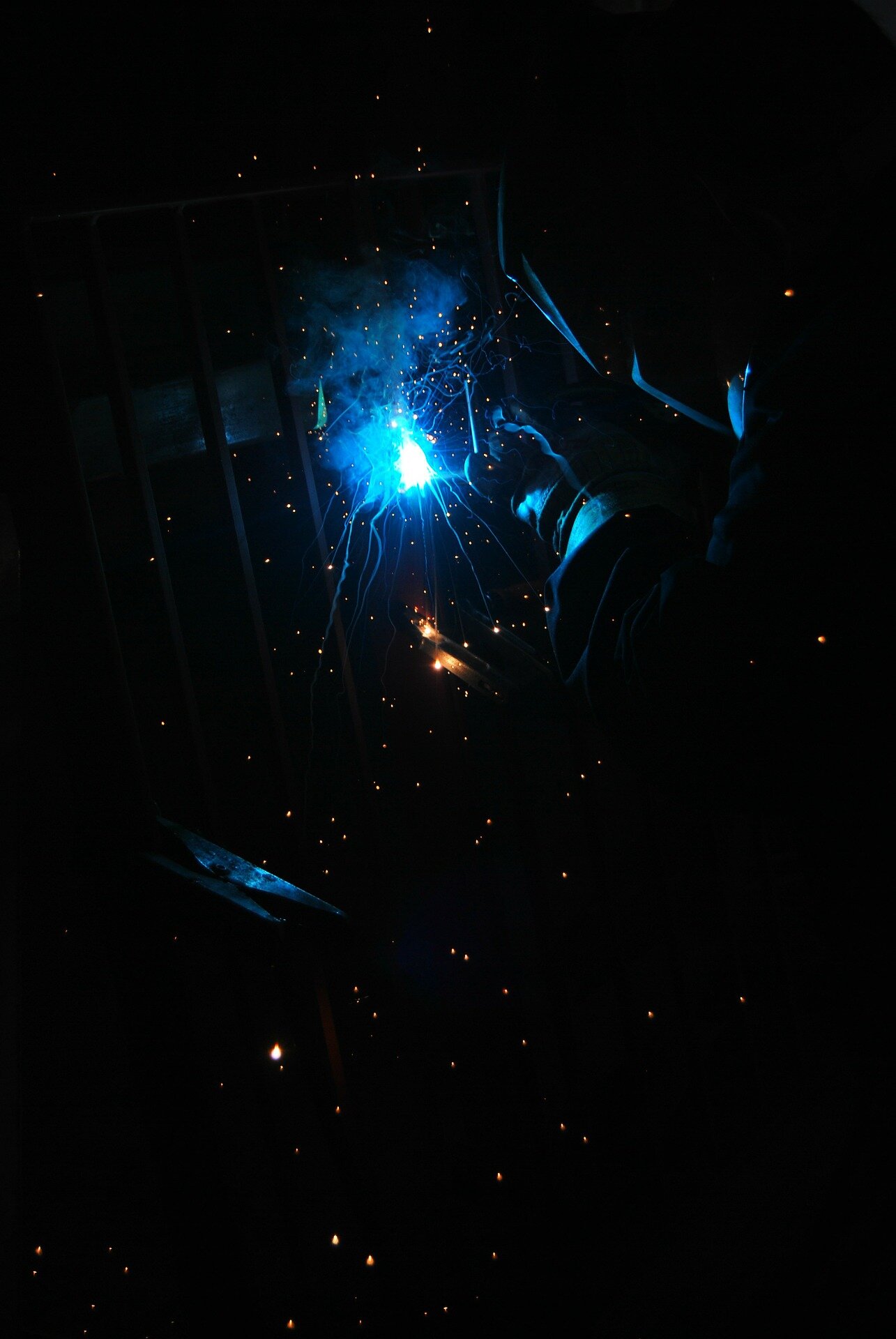 How Shielded Metal Arc Welding (SMAW) Works? - The Welding Master
