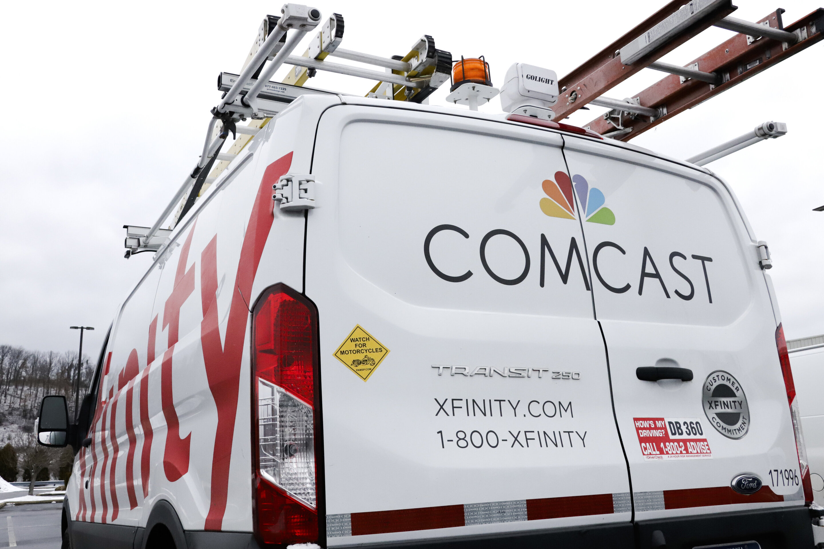Comcast sheds cable customers but adds subscribers