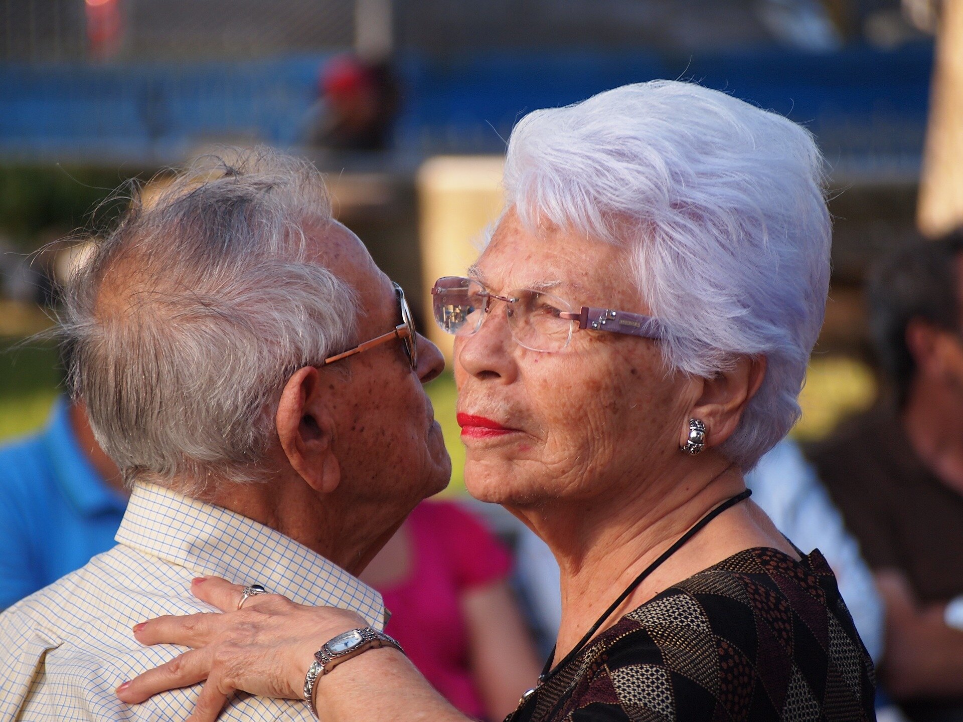 Frequent socializing linked to longer lifespan of older folks
