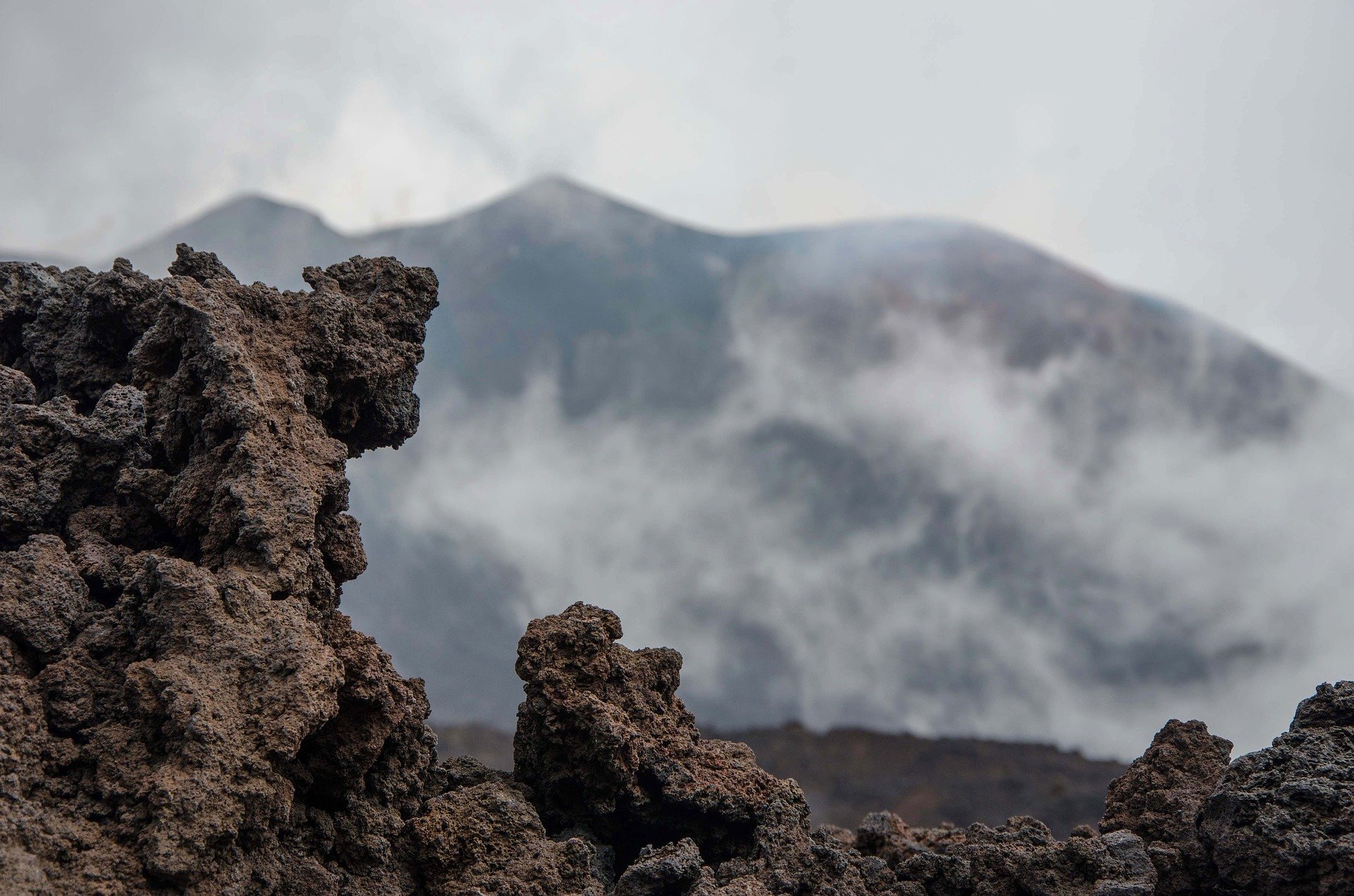 Carbon emissions from volcanic rocks can create global warming: study - Phys.org