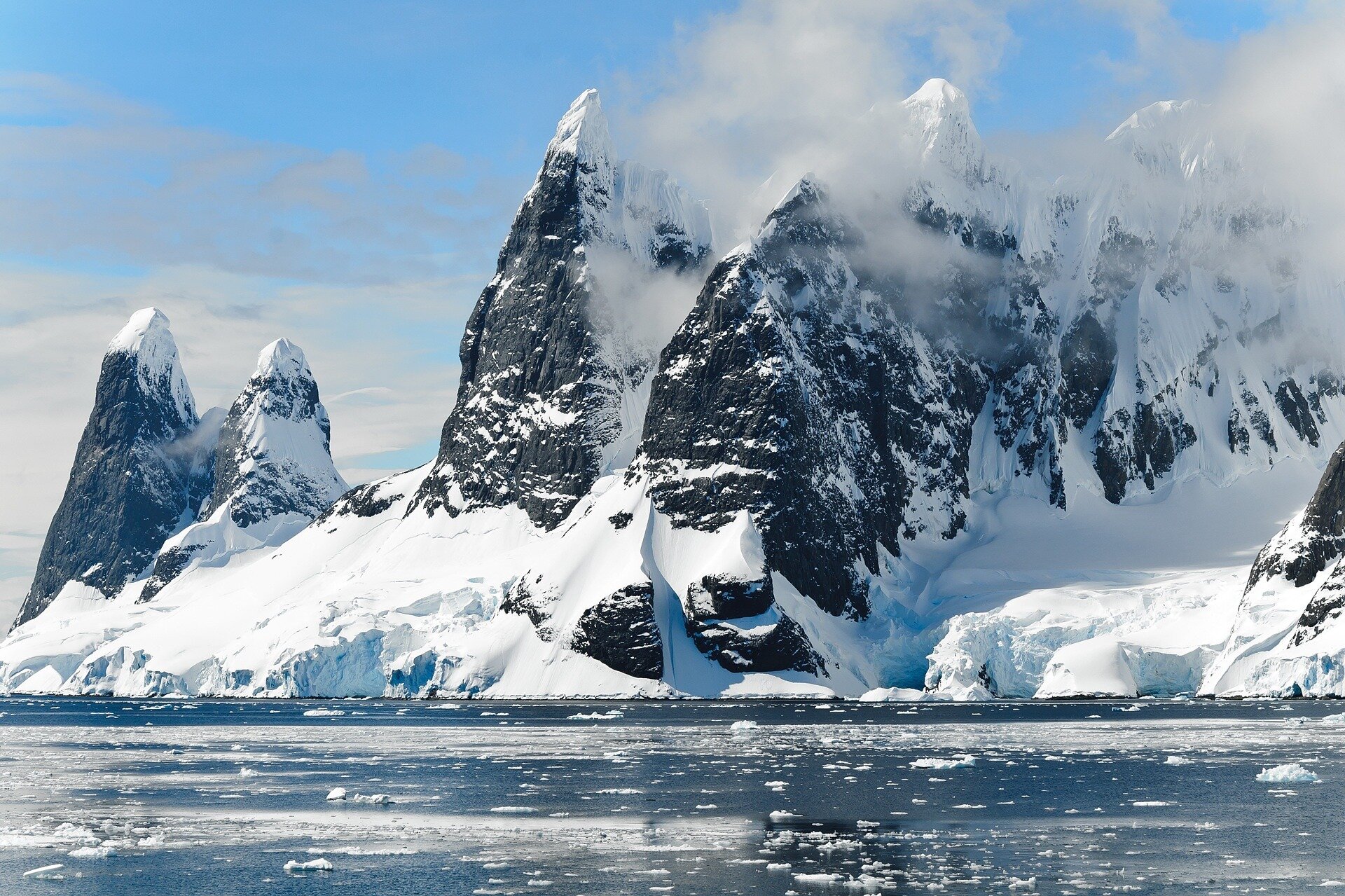 Antarctic ice melt is inconsistent, new analysis shows