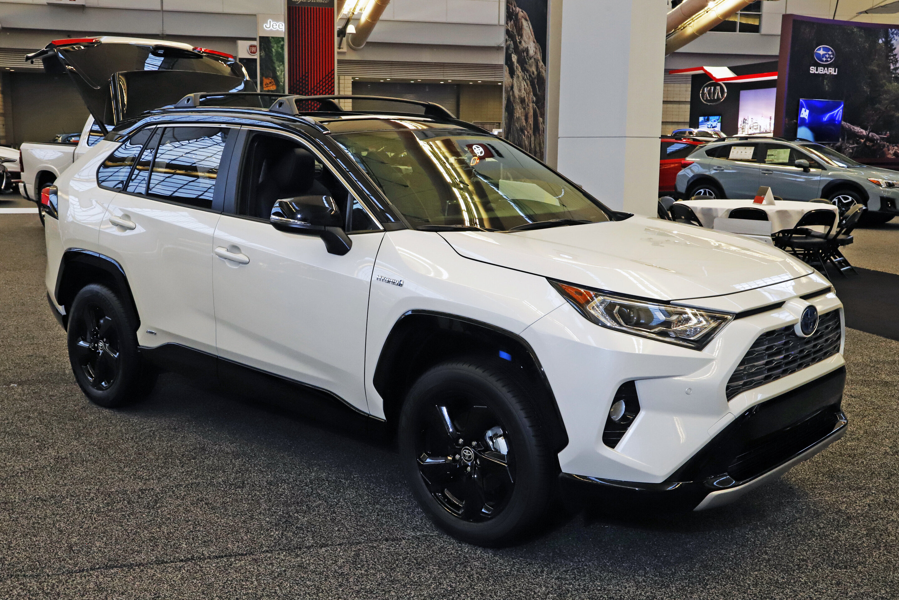 Edmunds compares 2020 Honda CRV and Toyota RAV4 hybrids
