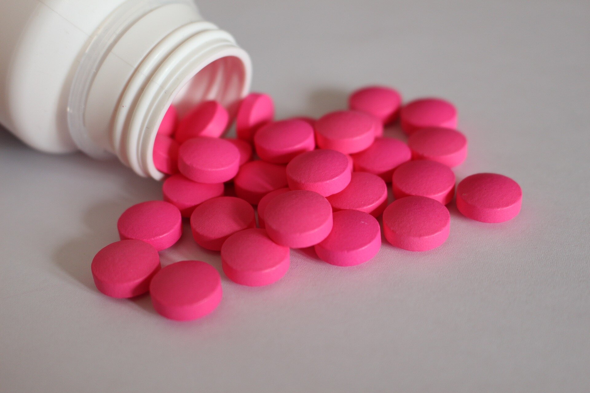 Study finds ibuprofen does not increase risk of death from COVID-19