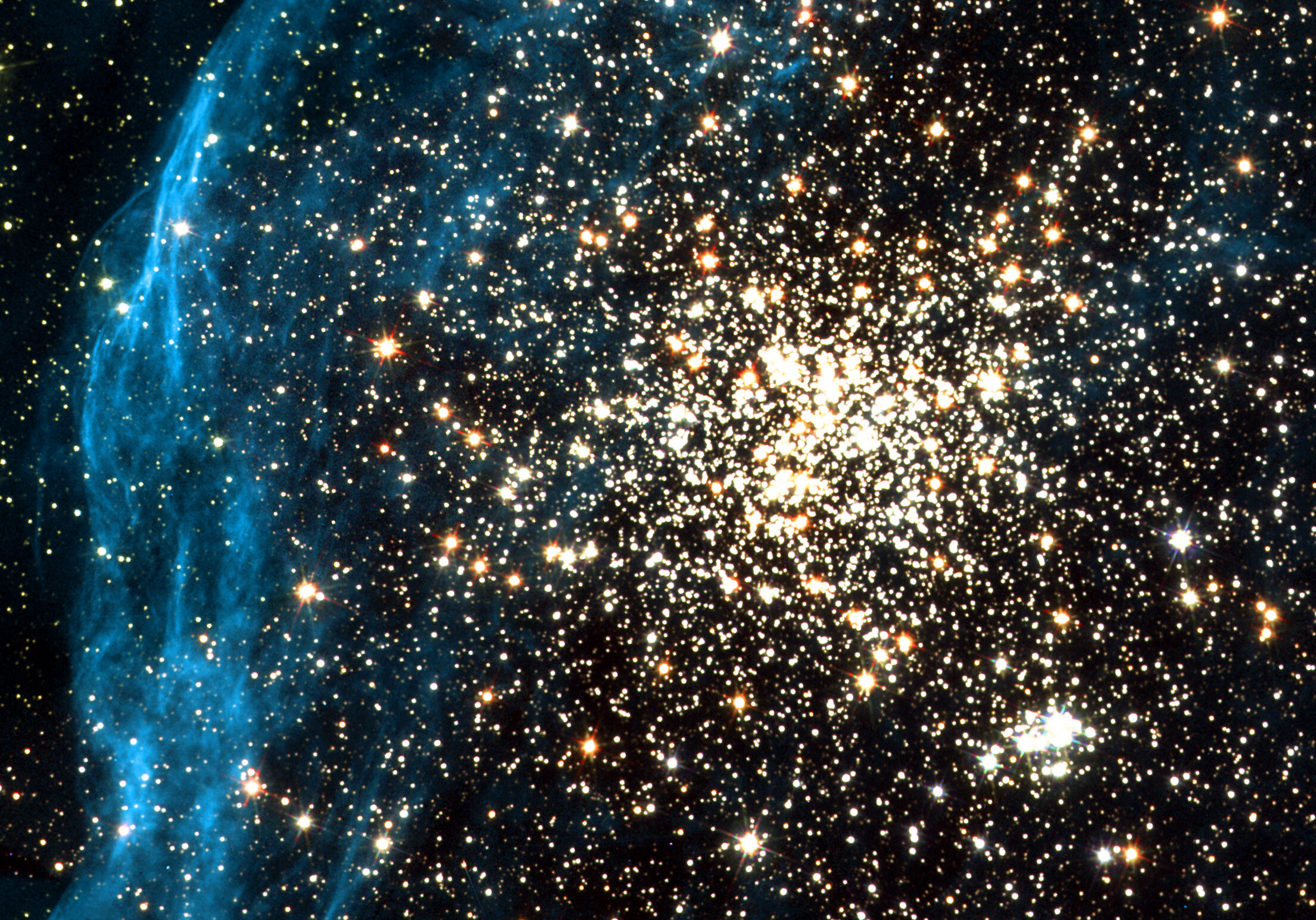 Astronómovia objavili v NGC 1850 čiernu dieru