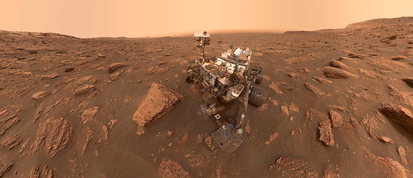 Il rover Curiosity trova chiazze cancellate di tronchi di roccia, rivelando indizi