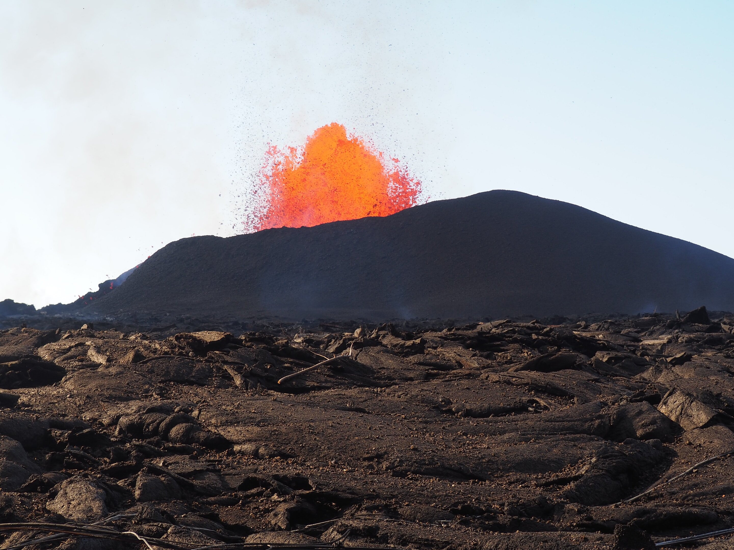 Где на земле происходит извержение вулканов. Килауэа извержение. Извержение Килауэа 2018. Вулкан Килауэа. Вулкан Килауэа 2018.