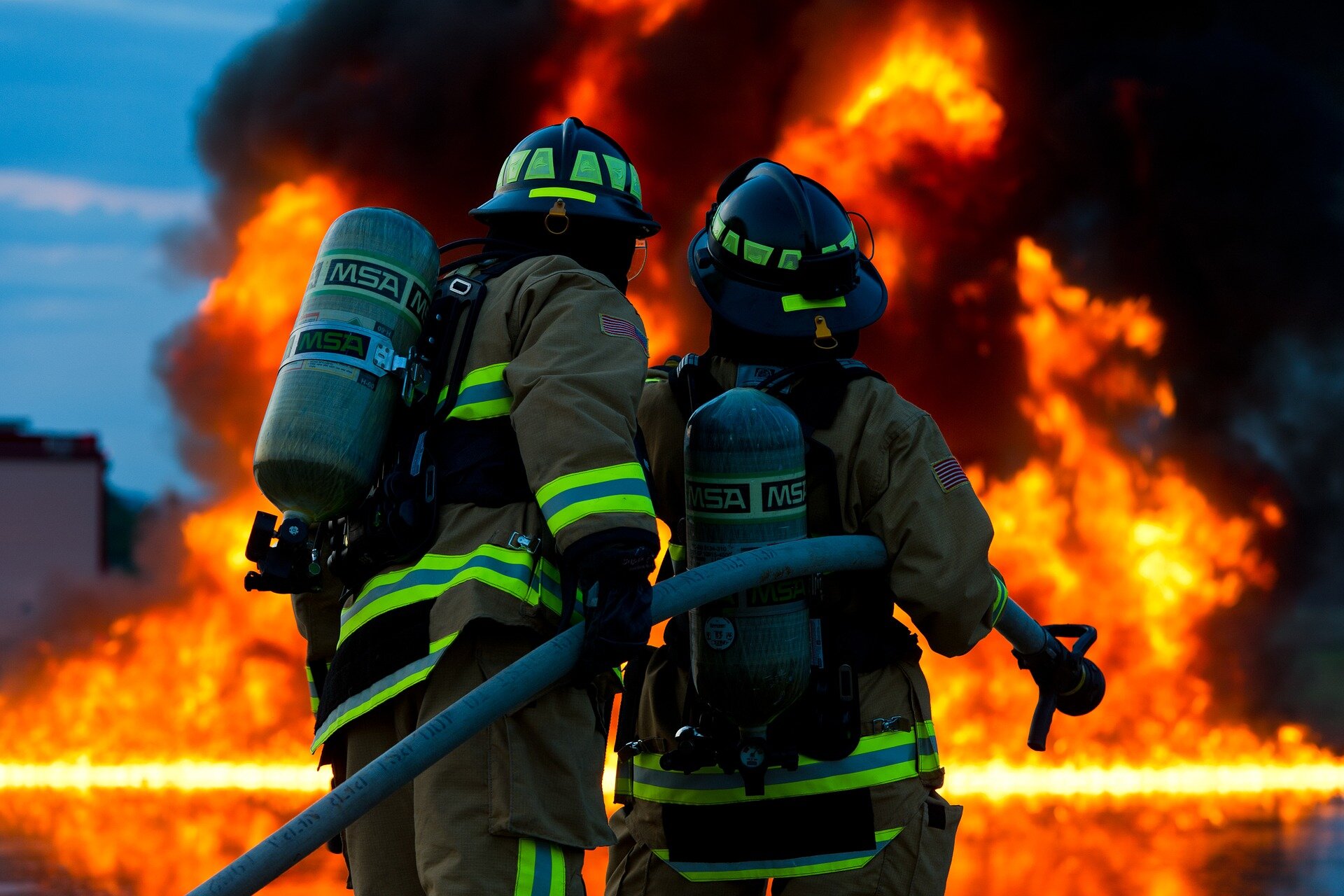 Sensor can detect when firefighters' protective clothing is no longer safe