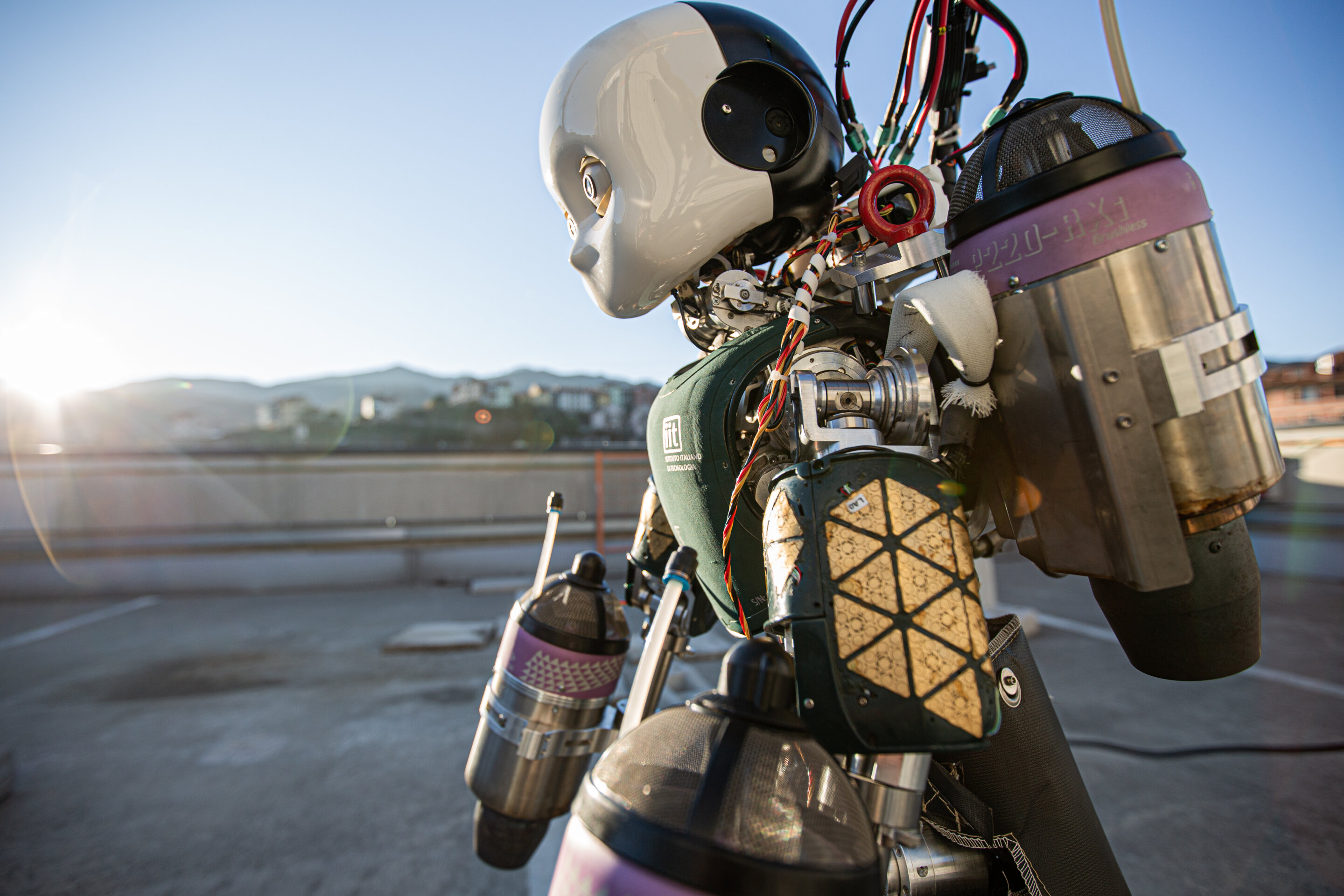Flying robots. Летающий робот. Роботы исследователи. Робот гуманоидного типа. Робот с реактивным двигателем.
