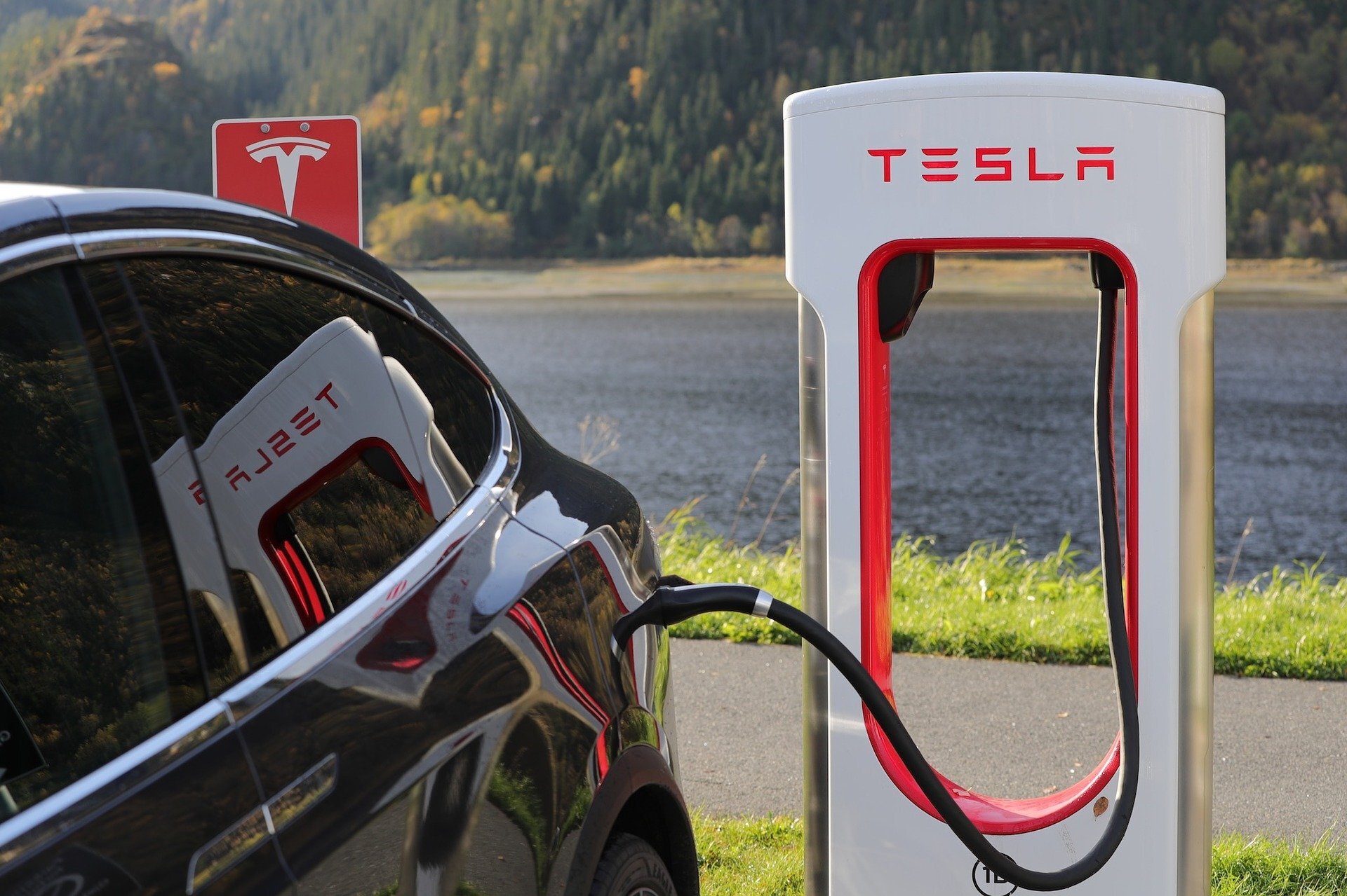 California regulator accuses Tesla of false advertising