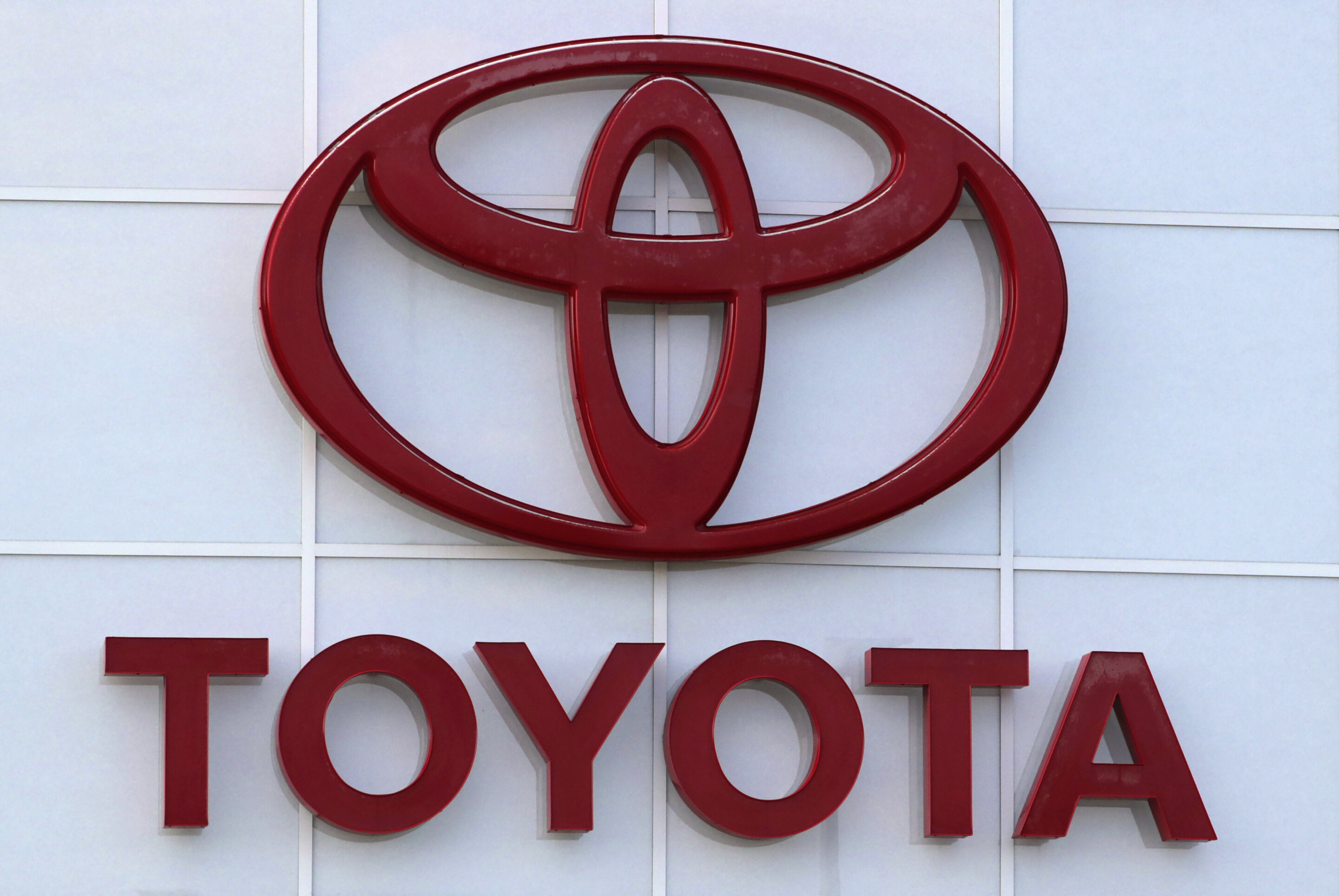 Toyota reports record profit amid pandemic, keeps forecasts