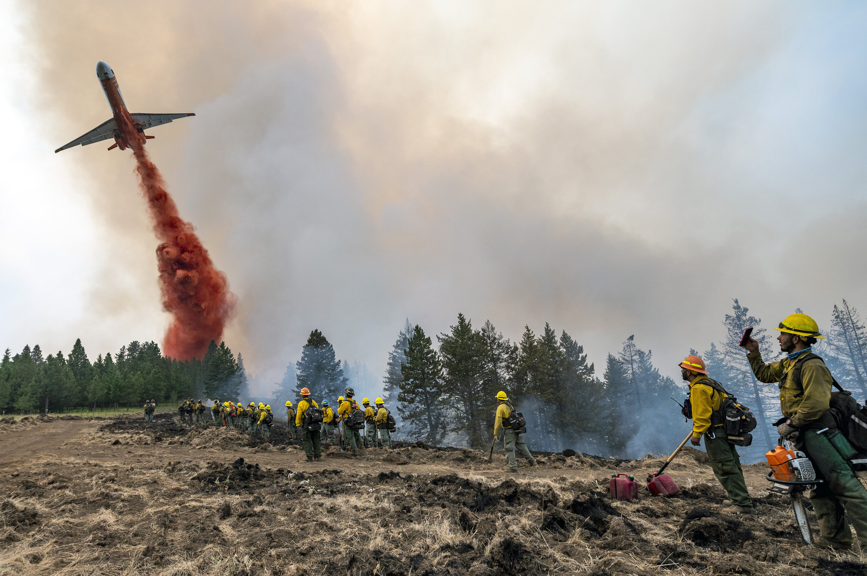 Wildfires torch homes, land across 10 states in US West pic