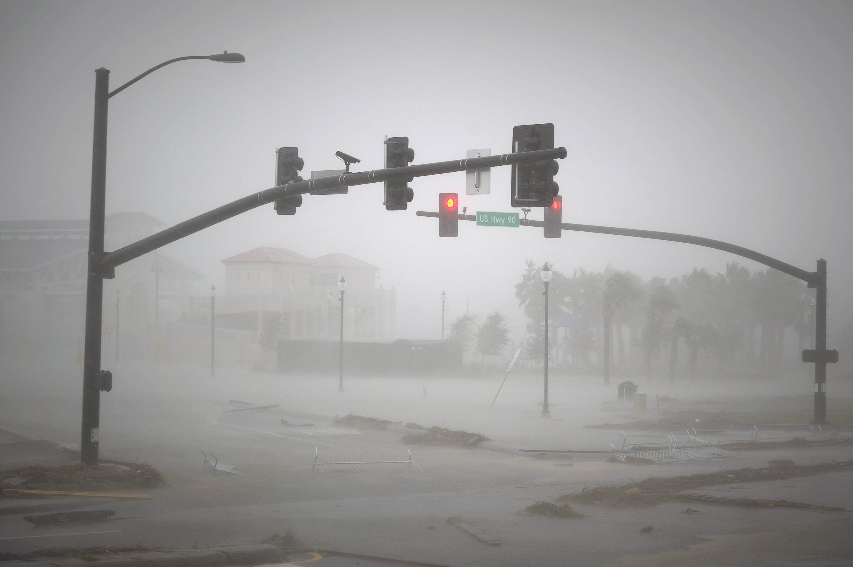 Burying short sections of power lines would drastically reduce hurricanes' futur..
