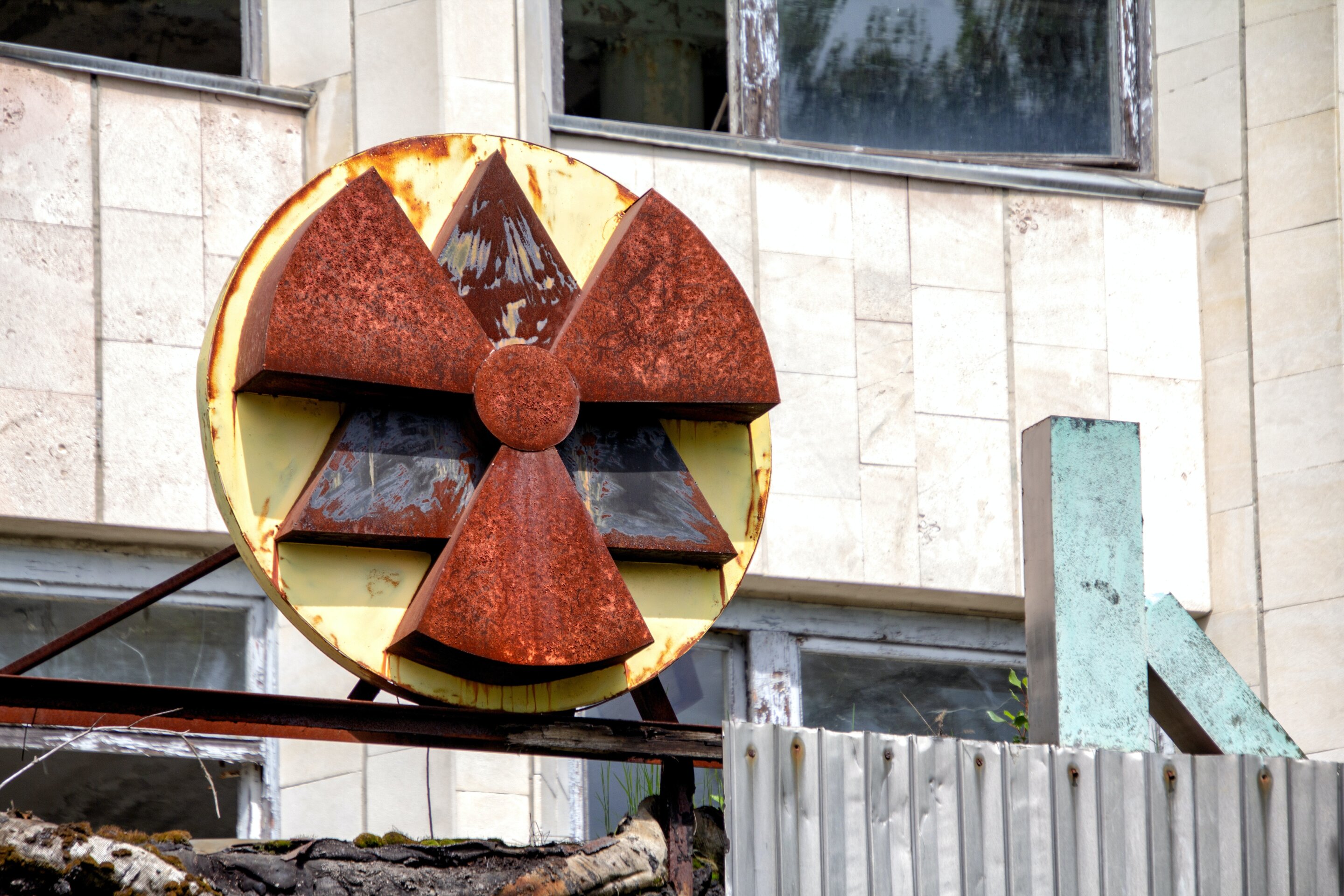 Chernobyl and Zaporizhzhia power cuts: Nervous wait as Ukraine nuclear power plants could start leaking radiation